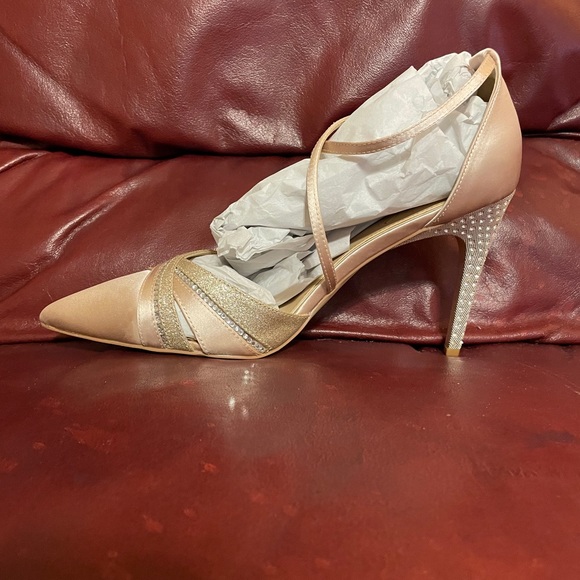 Jewel Badgley Mischka Heels - Picture 2 of 3
